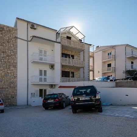 And Alen Apartmán